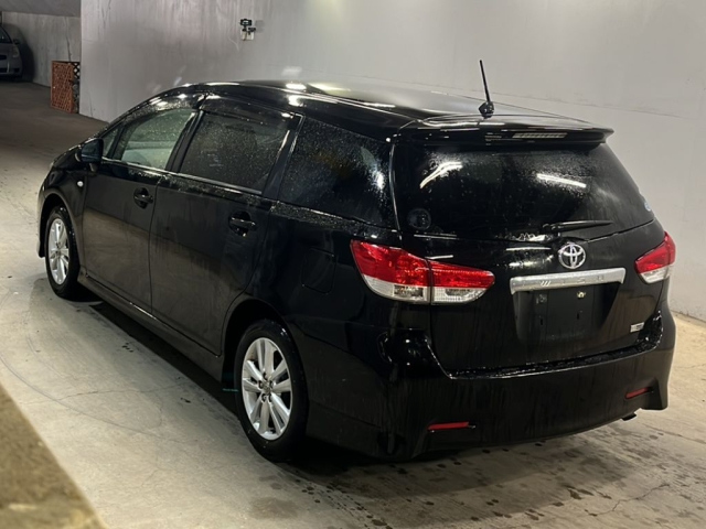 TOYOTA WISH 2011