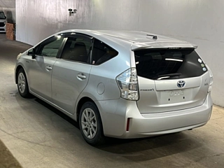 TOYOTA PRIUS ALPHA 2012