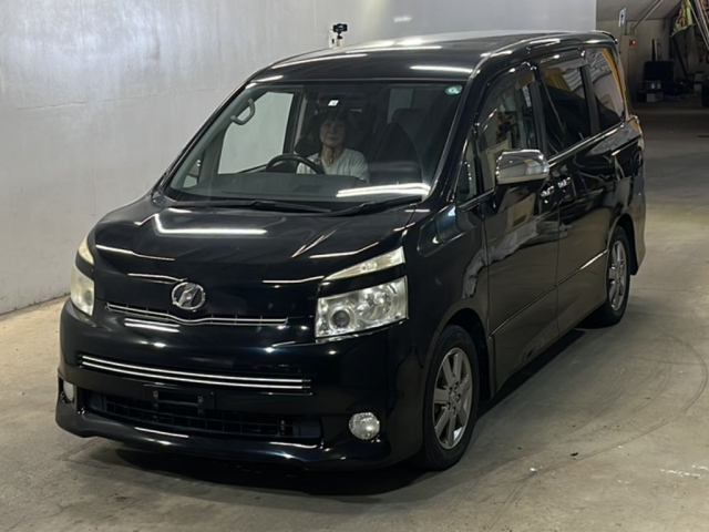 TOYOTA VOXY 2010
