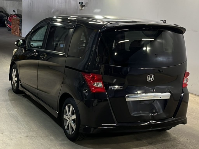 HONDA FREED 2010