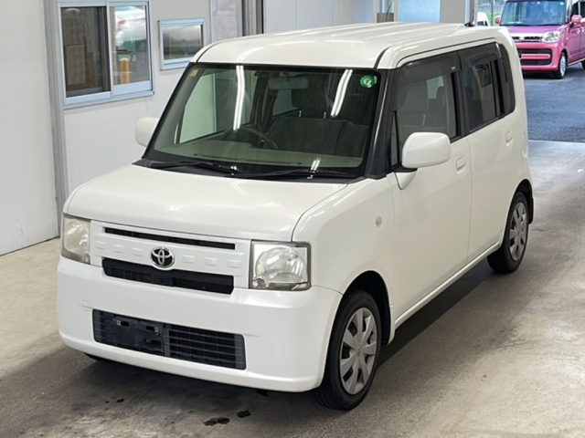 TOYOTA PIXIS SPACE 2012