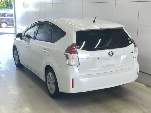 TOYOTA PRIUS ALPHA 2015