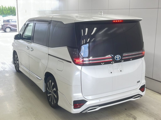 TOYOTA VOXY 2022