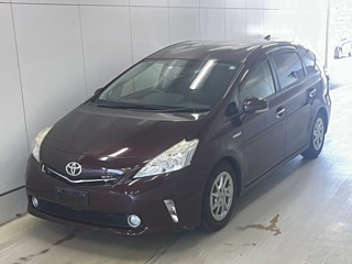 TOYOTA PRIUS ALPHA 2013