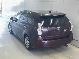 TOYOTA PRIUS ALPHA 2013