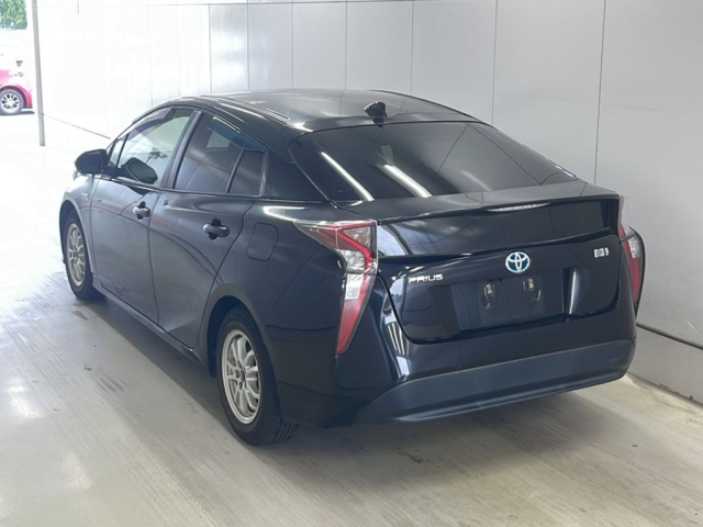 TOYOTA PRIUS 2018