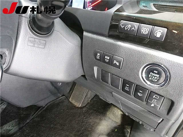 TOYOTA VELLFIRE 2011