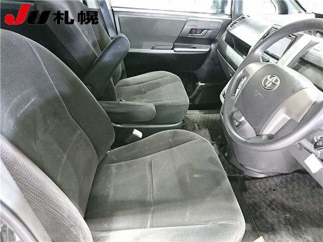 TOYOTA VOXY 2008