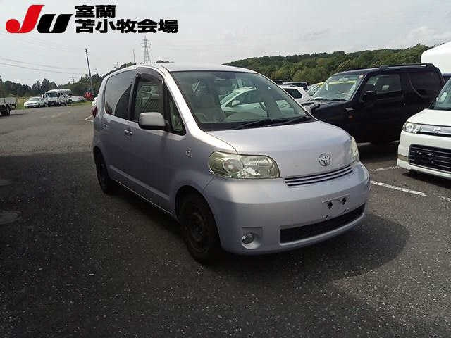 TOYOTA PORTE 2011