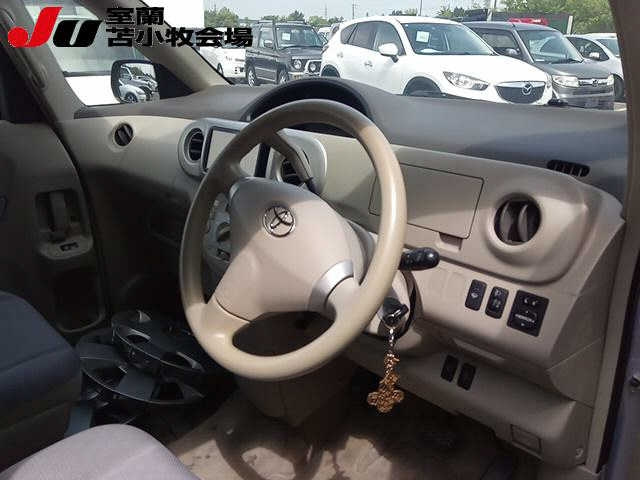 TOYOTA PORTE 2011