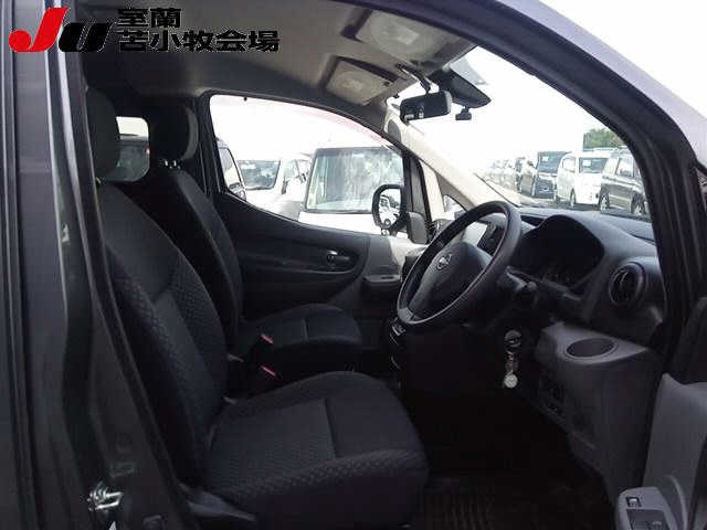 NISSAN NV200 2023