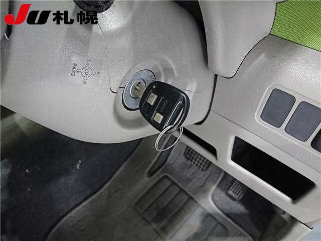 TOYOTA PIXIS SPACE 2013