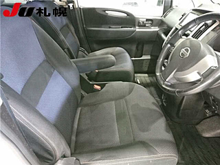 NISSAN SERENA 2010
