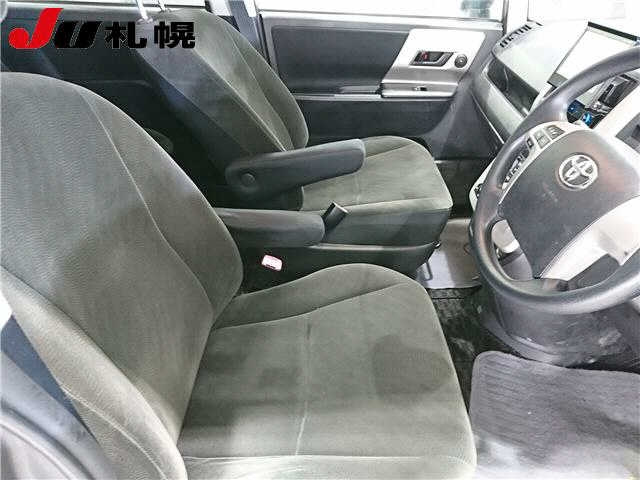 TOYOTA NOAH 2010