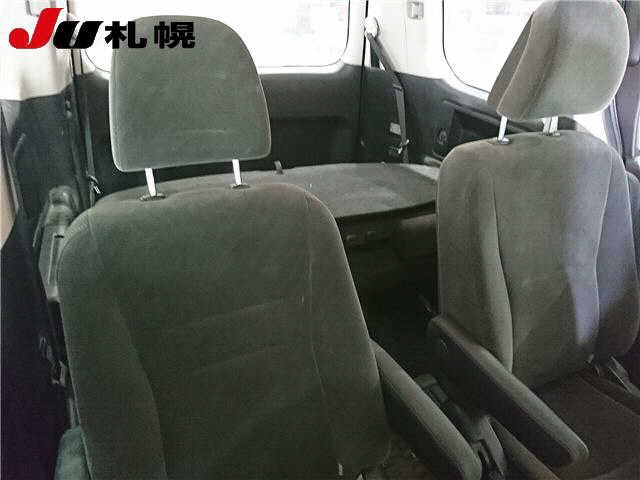 TOYOTA NOAH 2010