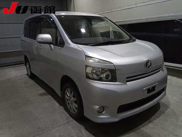 TOYOTA VOXY 2009