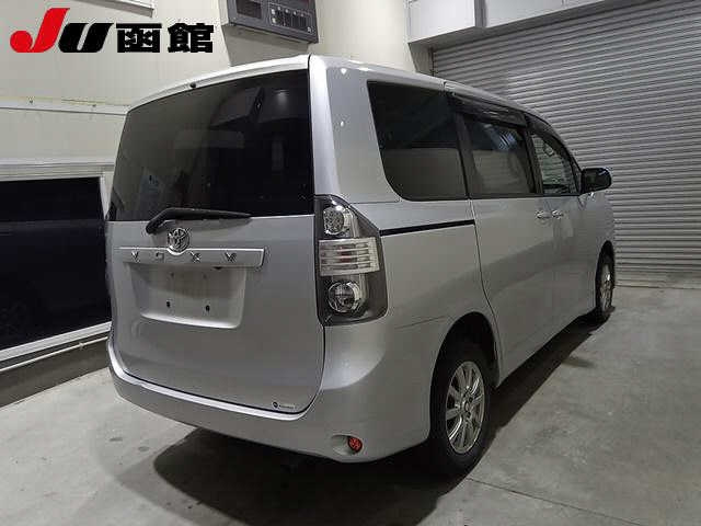 TOYOTA VOXY 2009