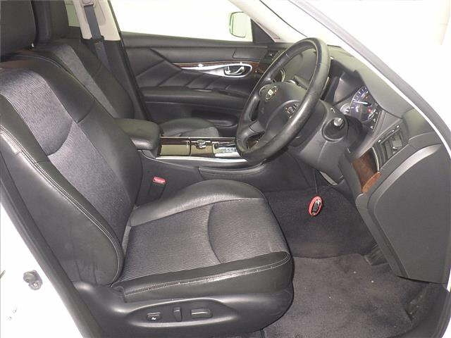 NISSAN FUGA 2013
