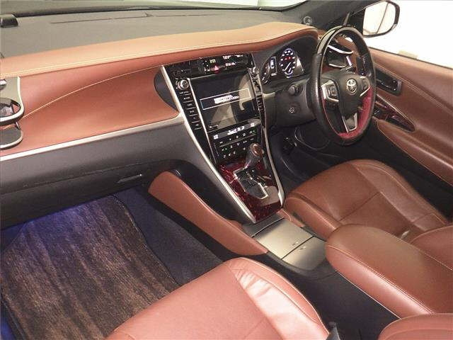 TOYOTA HARRIER 2017
