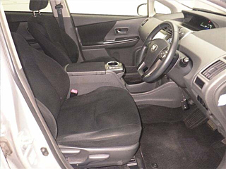 TOYOTA PRIUS ALPHA 2014