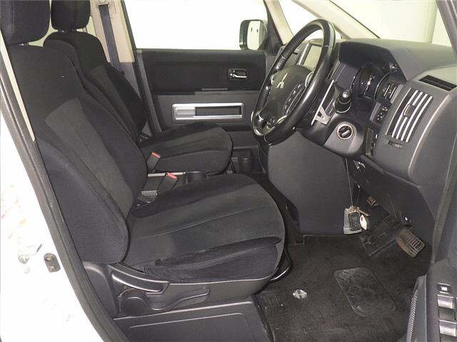 MITSUBISHI DELICA D5 2010