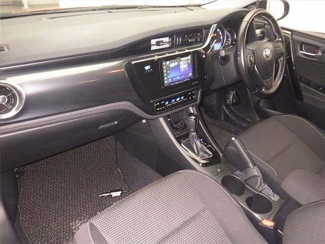 TOYOTA AURIS 2016