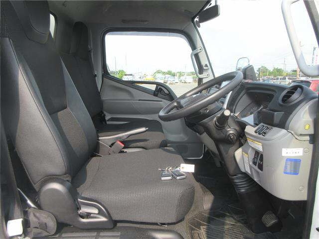 MITSUBISHI CANTER 2023