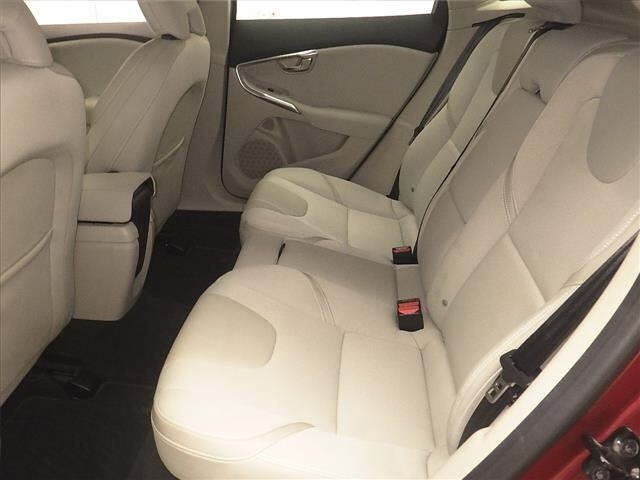 VOLVO V40 2013