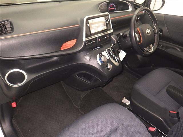 TOYOTA SIENTA 2017