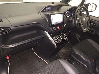 TOYOTA VOXY 2021