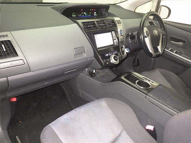 TOYOTA PRIUS ALPHA 2012