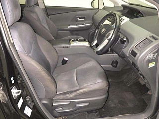 TOYOTA PRIUS ALPHA 2012