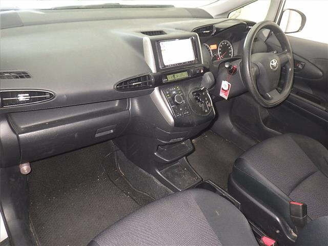 TOYOTA WISH 2013