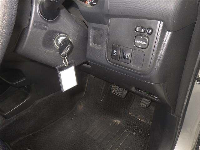 TOYOTA WISH 2013