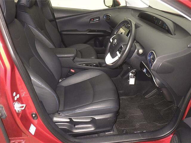 TOYOTA PRIUS 2016