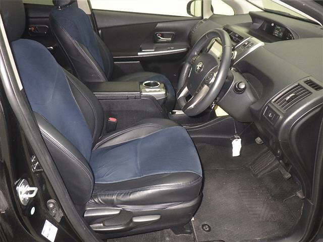 TOYOTA PRIUS ALPHA 2019