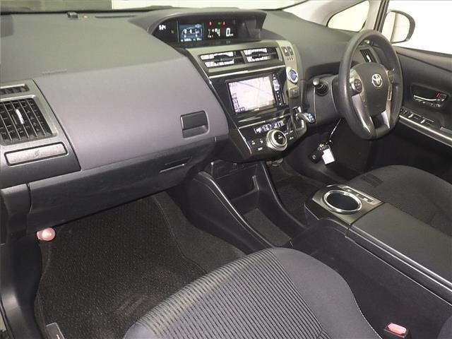 TOYOTA PRIUS ALPHA 2016