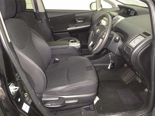 TOYOTA PRIUS ALPHA 2016