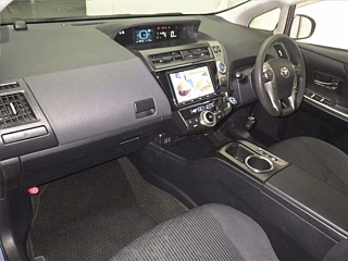 TOYOTA PRIUS ALPHA 2016