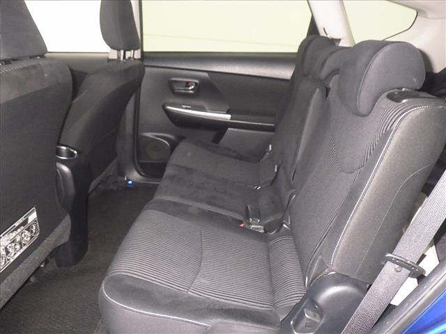 TOYOTA PRIUS ALPHA 2016