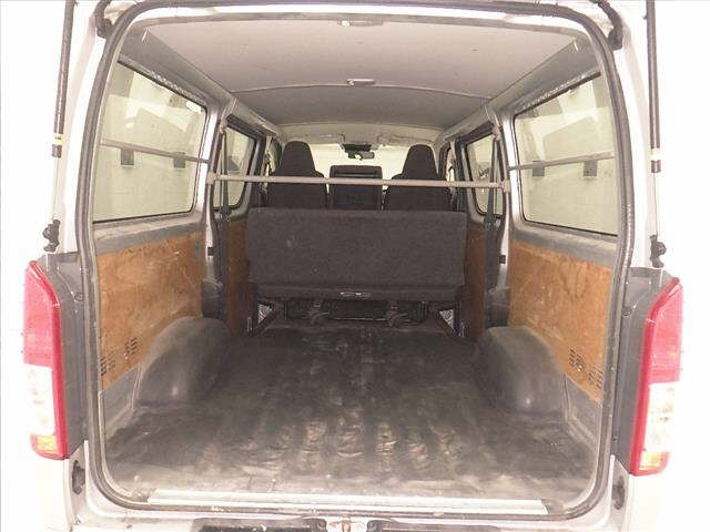 TOYOTA HIACE VAN 2020