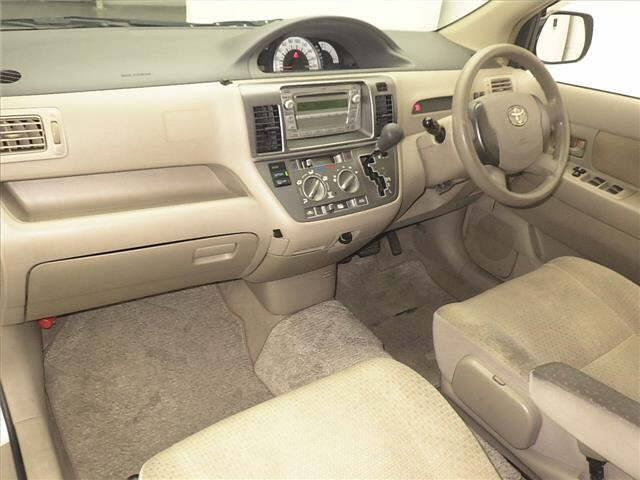 TOYOTA RAUM 2009