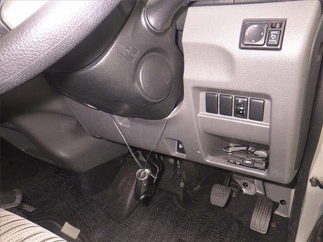 NISSAN CARAVAN 2014