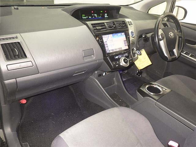 TOYOTA PRIUS ALPHA 2014