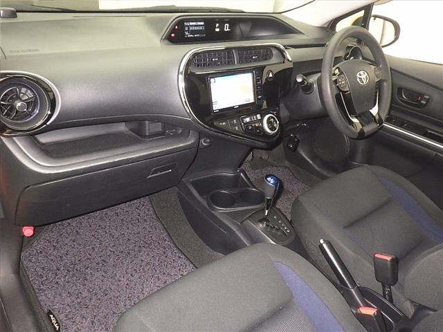 TOYOTA AQUA 2017