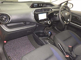 TOYOTA AQUA 2017