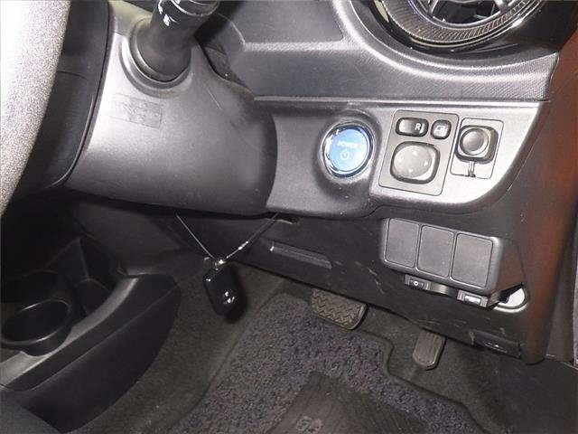 TOYOTA AQUA 2017