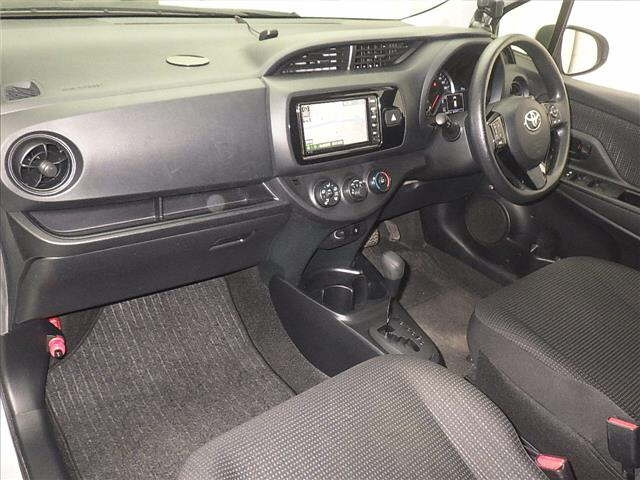 TOYOTA VITZ 2019