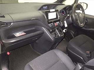 TOYOTA VOXY 2014