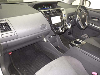 TOYOTA PRIUS ALPHA 2011